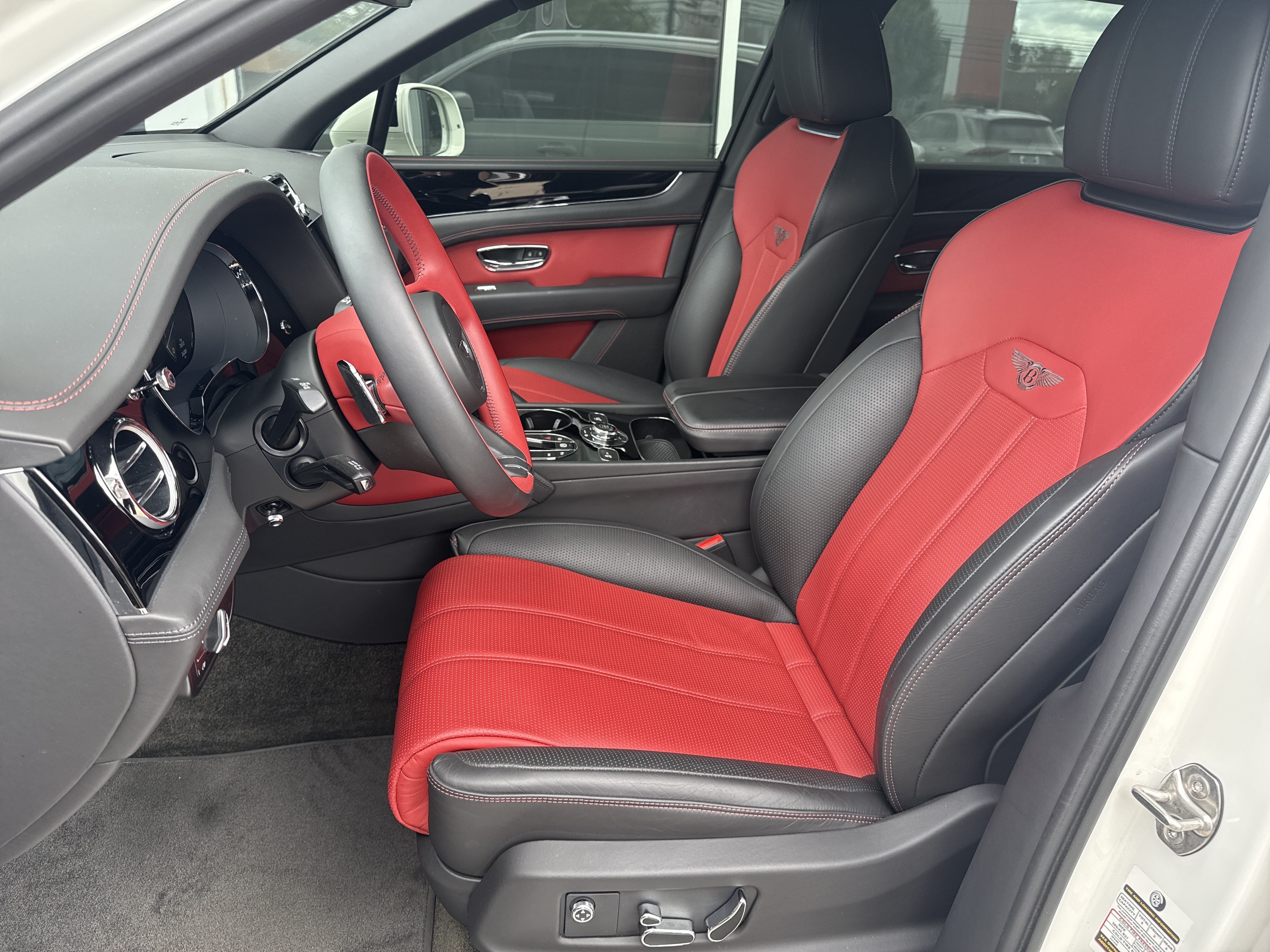 Used 2022 Bentley Bentayga AWD/4WD image 15
