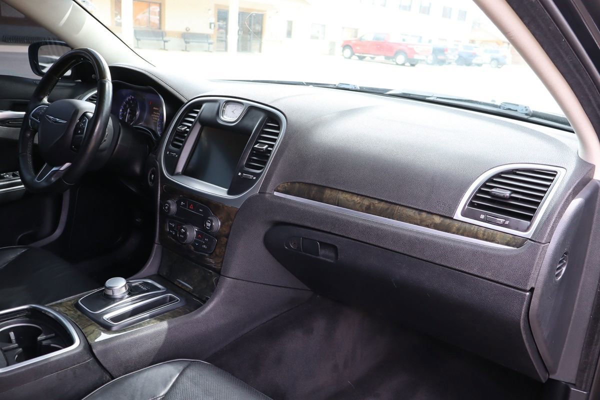Used 2016 Chrysler 300 C image 17