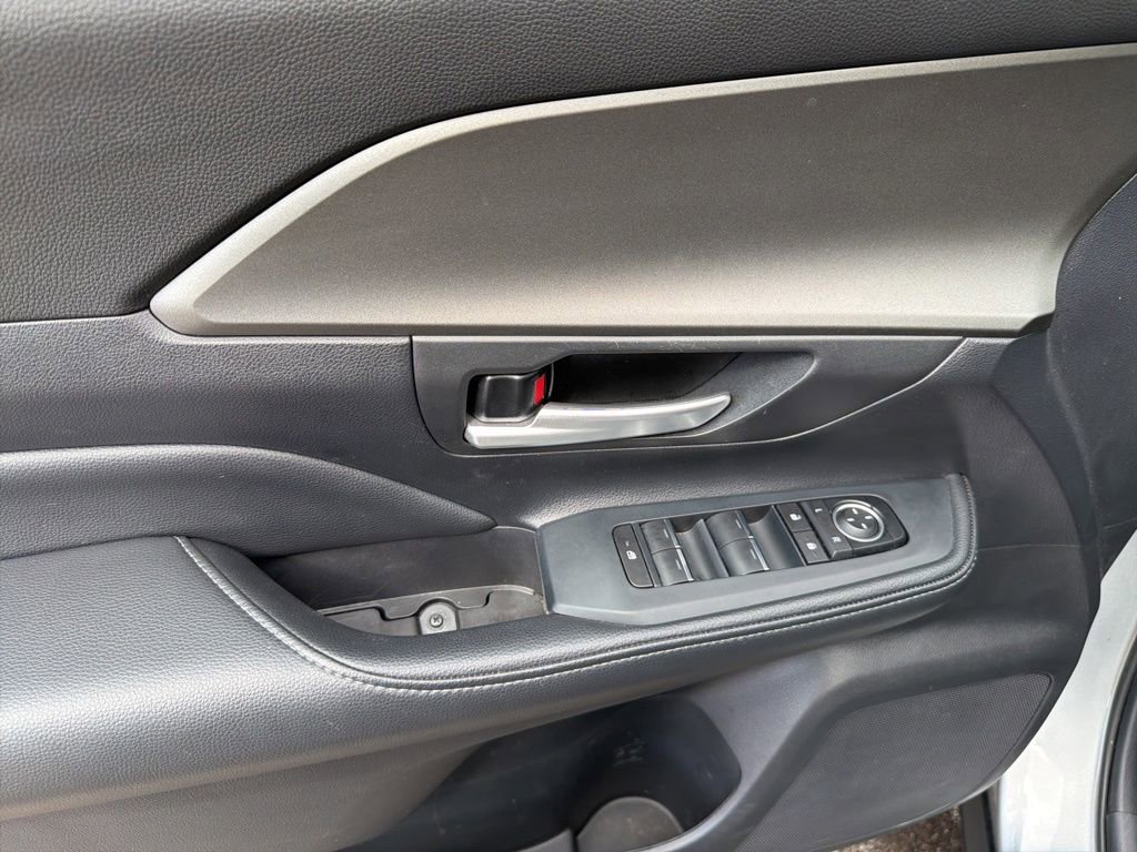 Used 2025 Toyota Grand Highlander AWD image 10