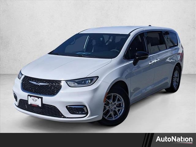 Used 2025 Chrysler Pacifica Select image 1