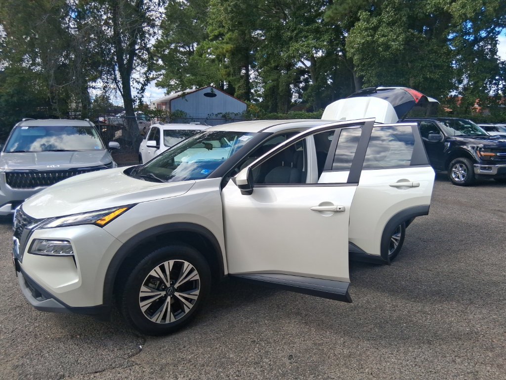Used 2023 Nissan Rogue SV AWD/4WD image 19