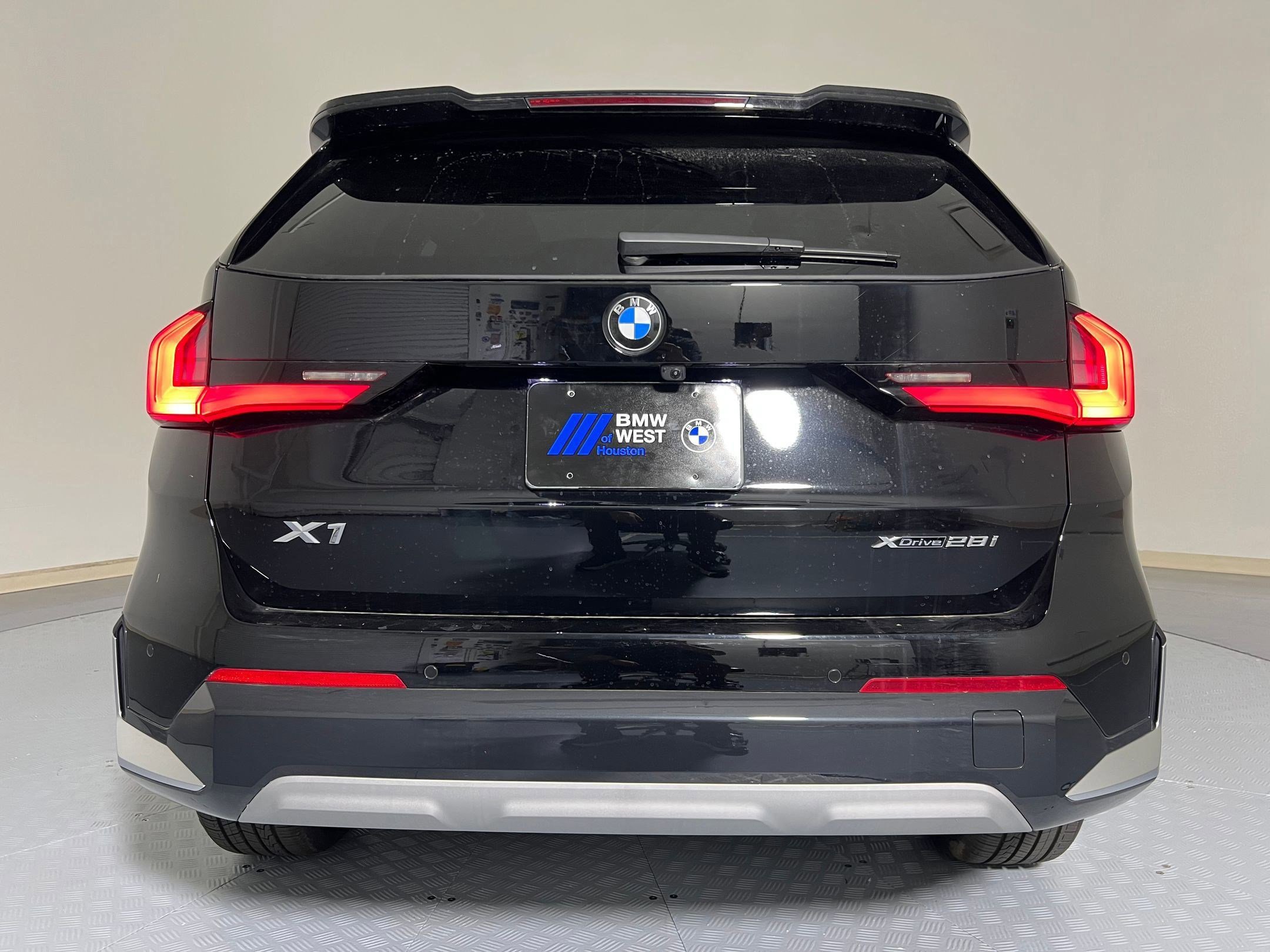 Used 2025 BMW X1 xDrive28i w/ Technology Package image 10