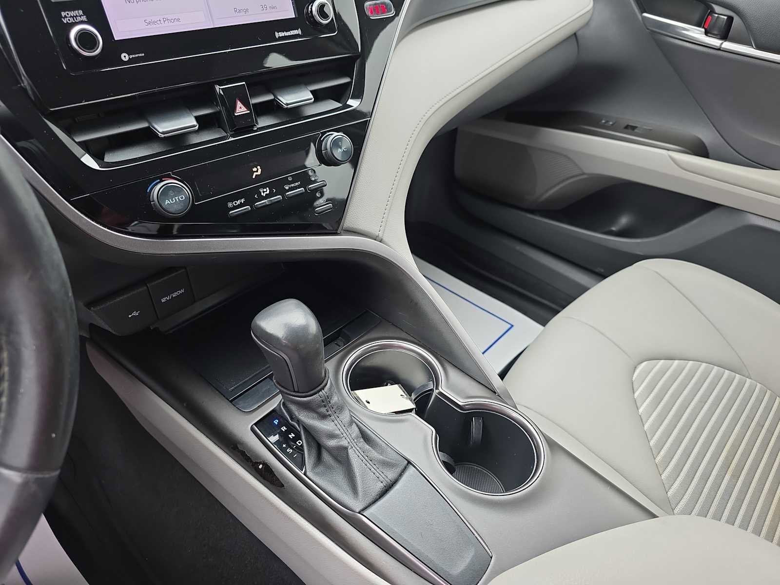 Used 2021 Toyota Camry SE image 12