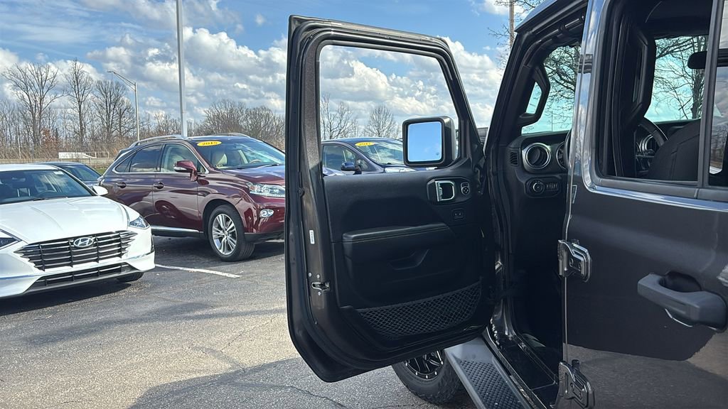 Used 2019 Jeep Wrangler Unlimited Sahara image 11