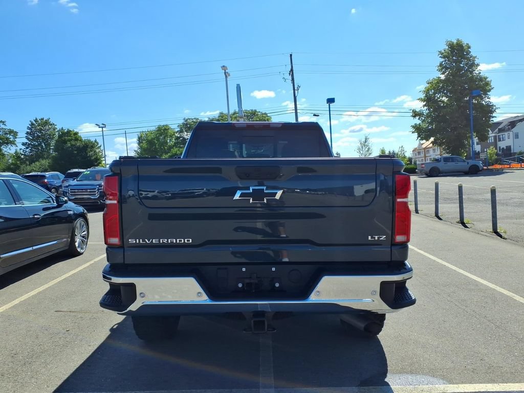 Used 2025 Chevrolet Silverado 2500 LTZ w/ LTZ Convenience Package AWD/4WD image 6