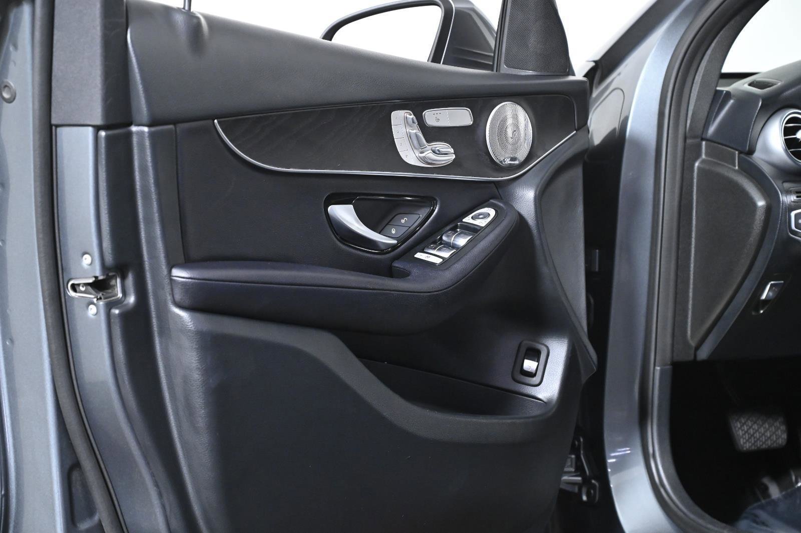 Used 2018 Mercedes-Benz GLC 300 4MATIC image 30