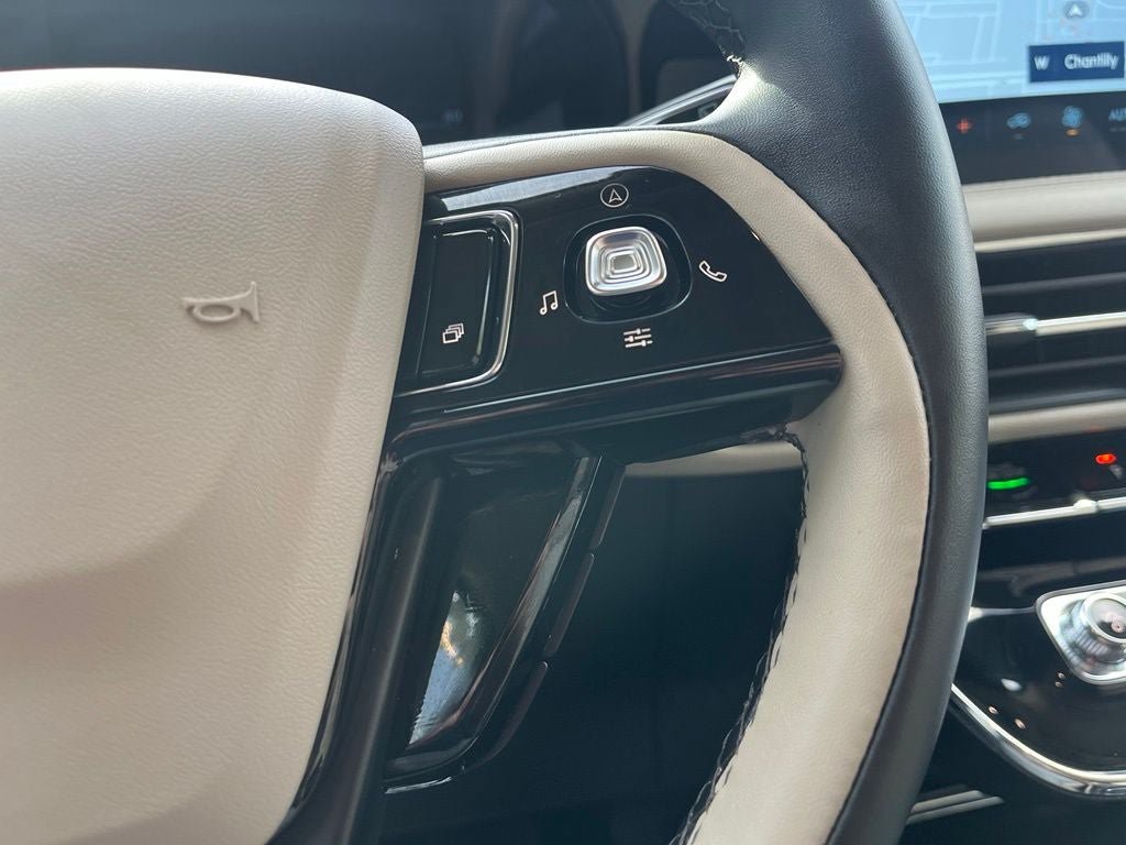 Used 2025 Lincoln Corsair AWD image 30