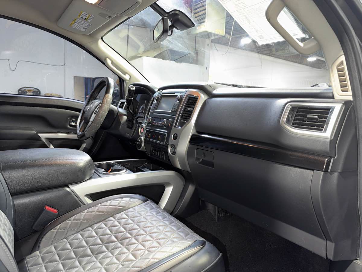 Used 2017 Nissan Titan SV AWD/4WD image 23