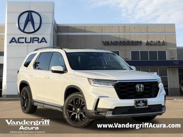 Used 2025 Honda Pilot Touring image 1