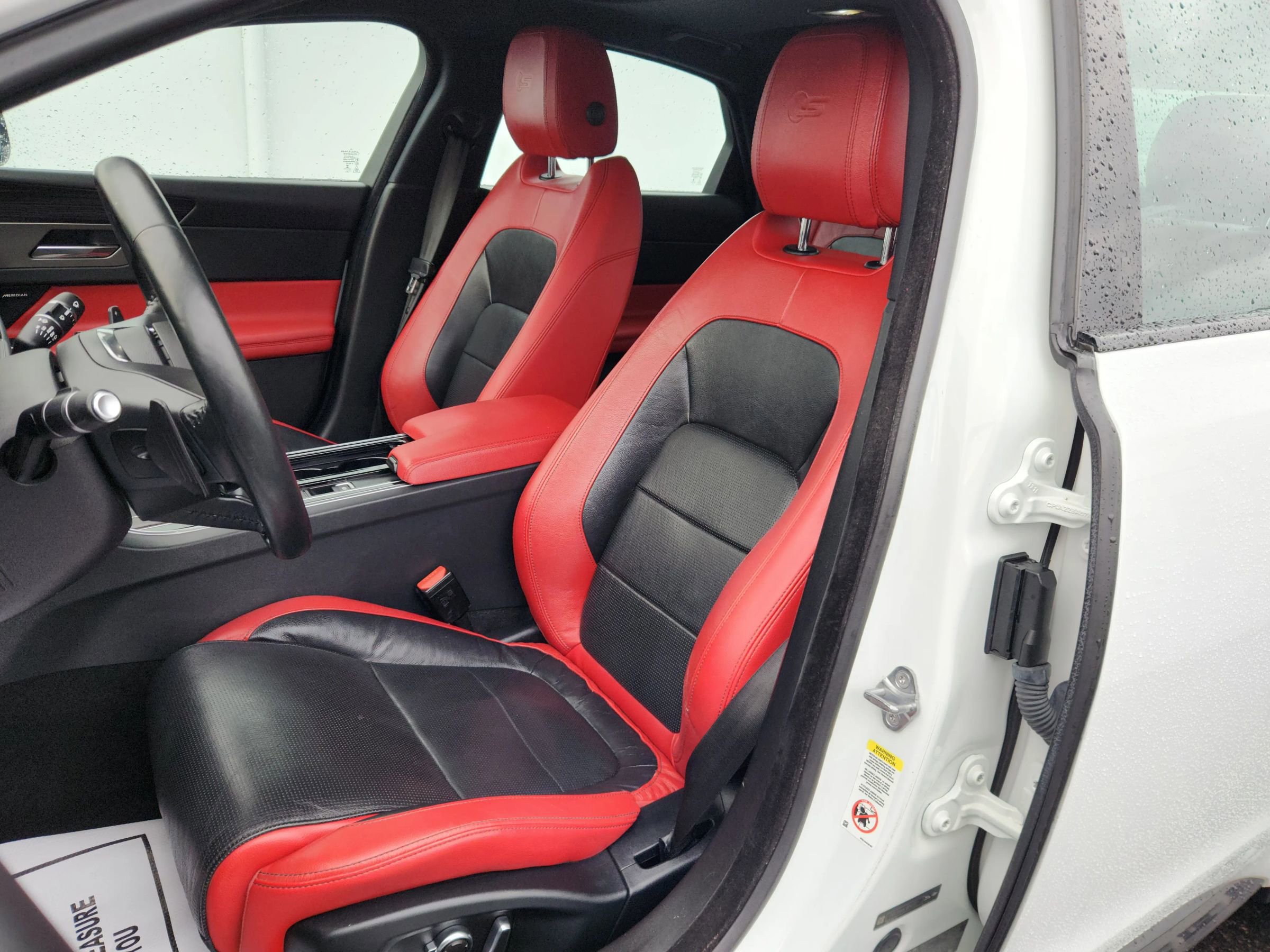 Used 2017 Jaguar XF S image 8