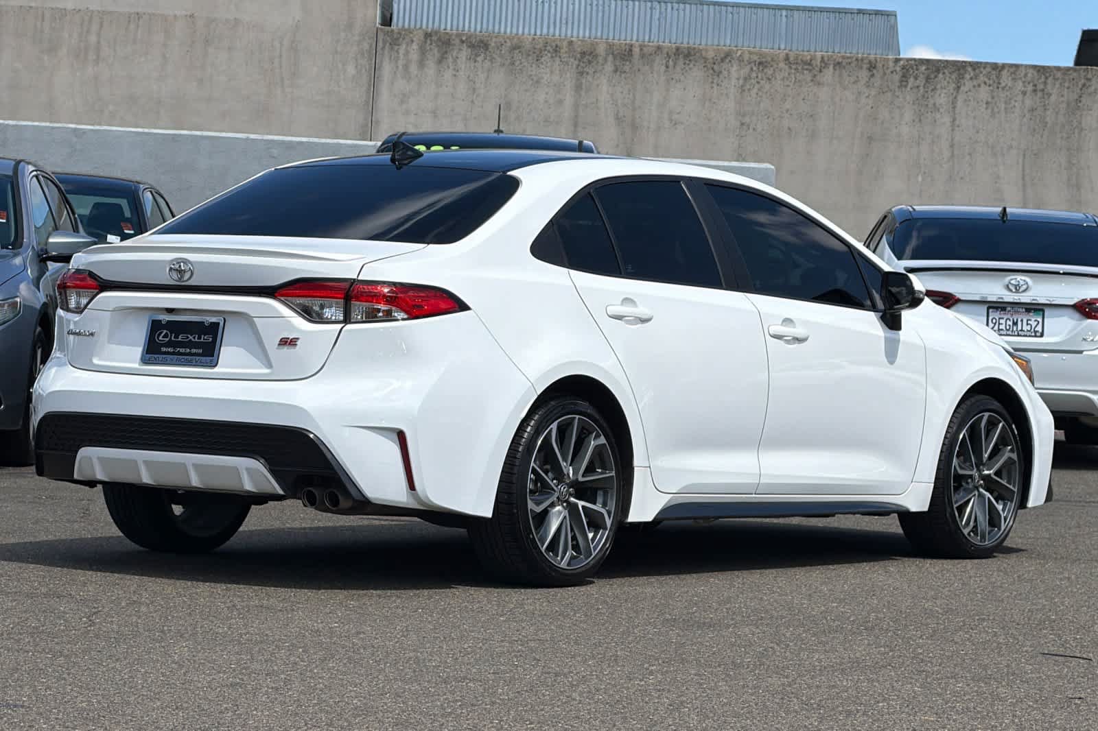Used 2022 Toyota Corolla SE w/ SE Premium Package FWD image 2