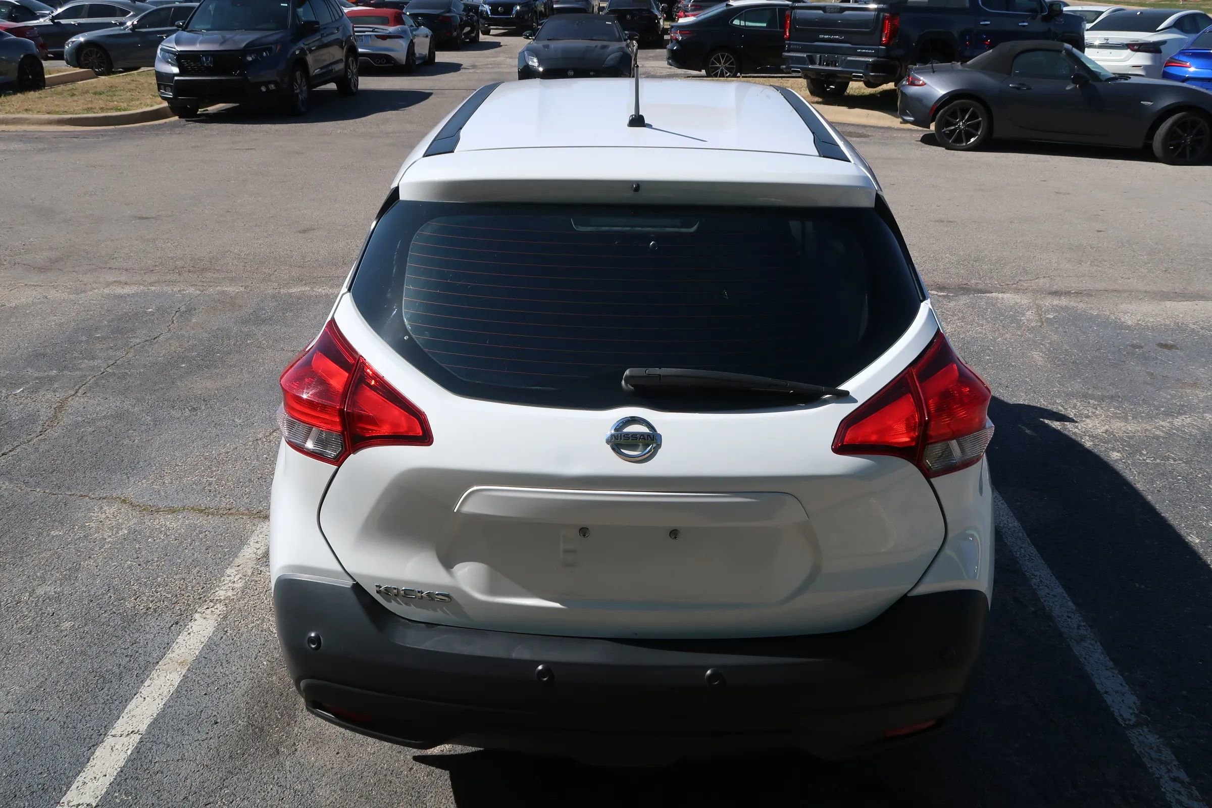 Used 2020 Nissan Kicks S FWD image 11