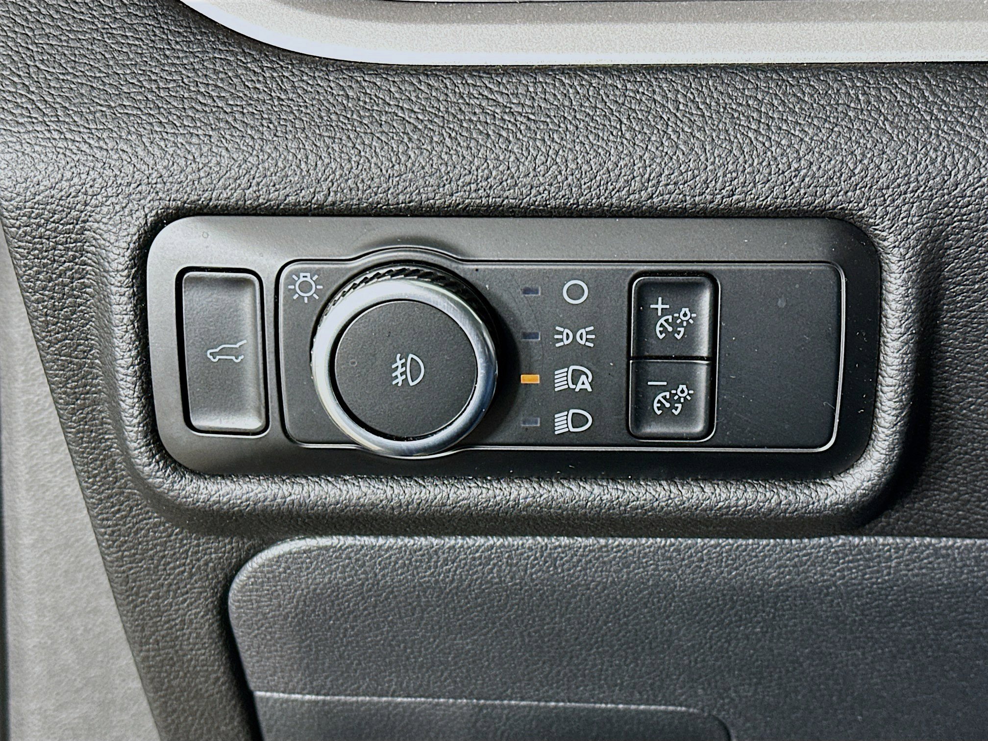 Used 2024 Ford Explorer XLT w/ Equipment Group 202A image 17