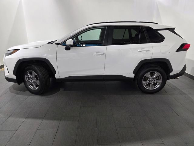 Used 2025 Toyota RAV4 XLE AWD/4WD image 2
