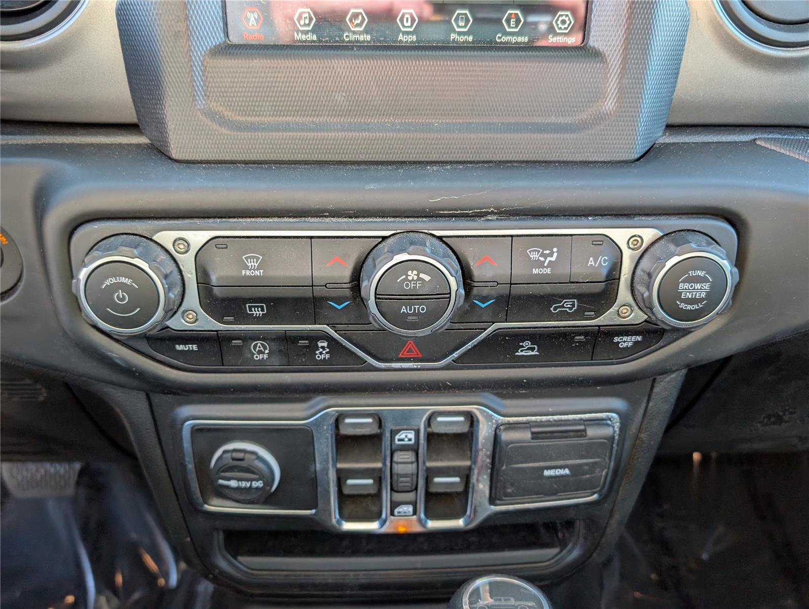 Used 2023 Jeep Gladiator Sport image 23