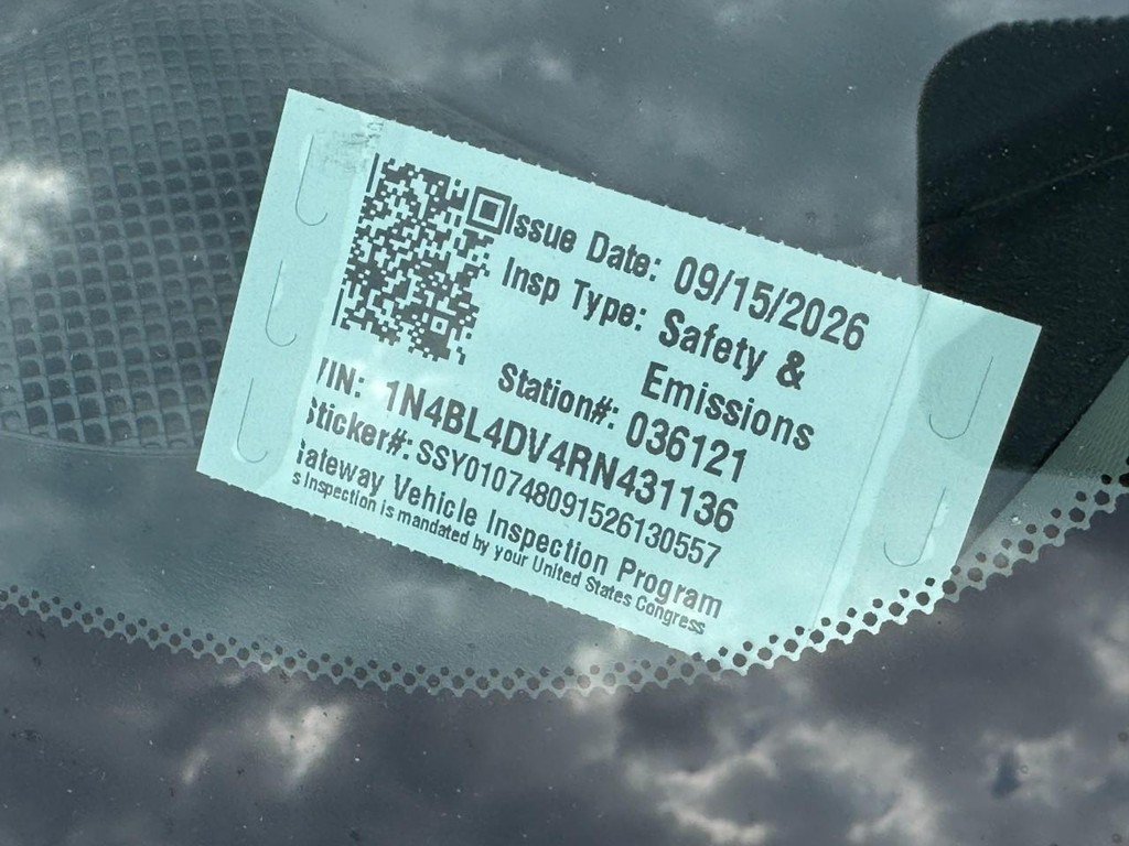 Used 2024 Nissan Altima 2.5 SV FWD image 25