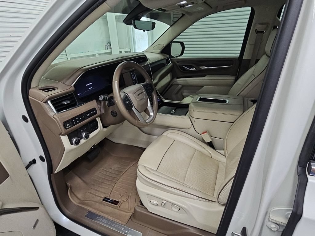Used 2022 GMC Yukon Denali w/ Advanced Technology Package RWD image 11