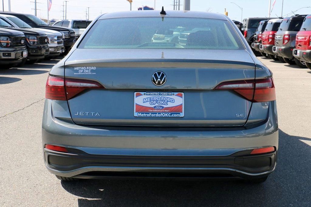 Used 2024 Volkswagen Jetta SE image 6