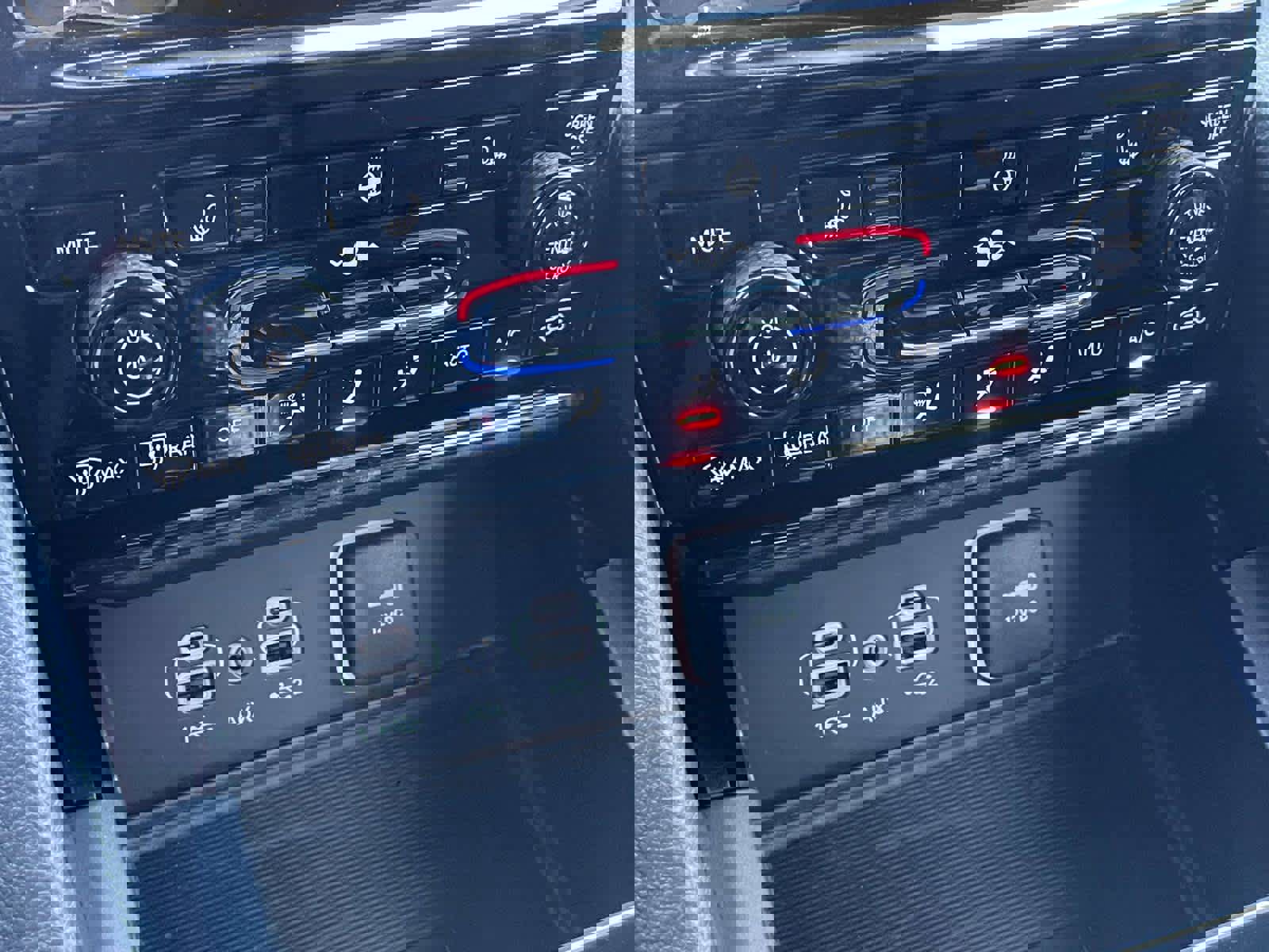 Used 2024 Jeep Grand Cherokee Altitude image 11