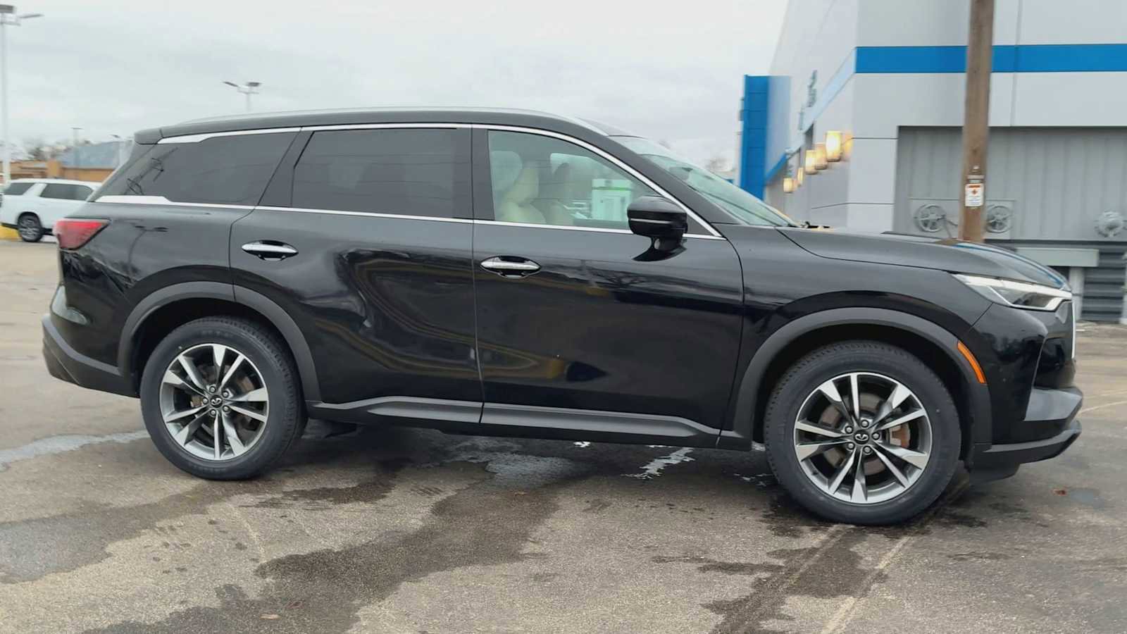 Used 2023 INFINITI QX60 Luxe image 9