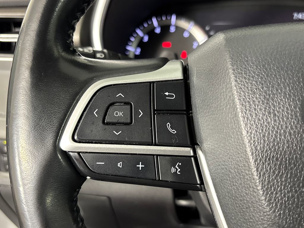 Used 2023 Toyota Highlander XLE image 14