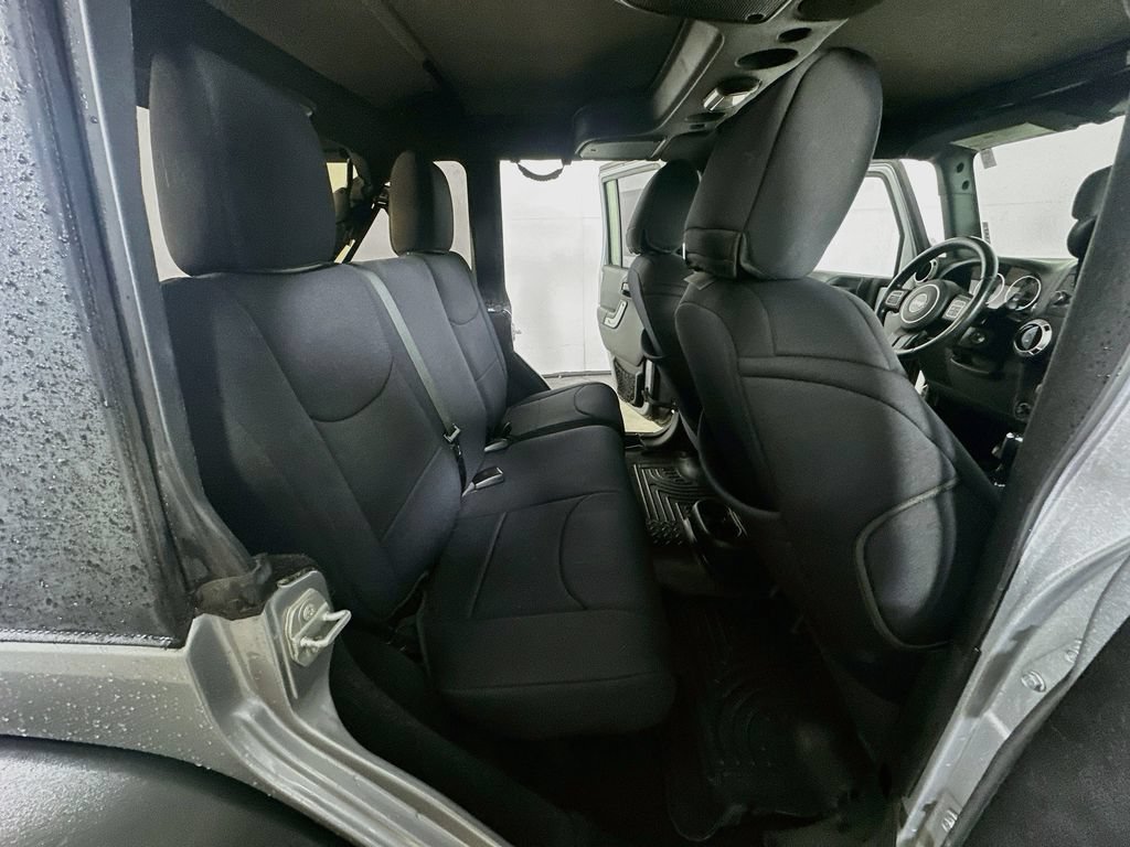 Used 2015 Jeep Wrangler Unlimited Rubicon AWD/4WD image 11