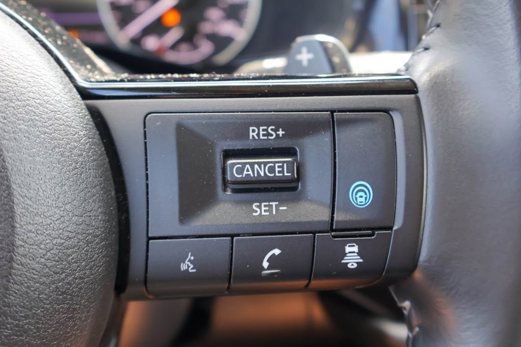 Used 2025 Nissan Pathfinder SL AWD/4WD image 14