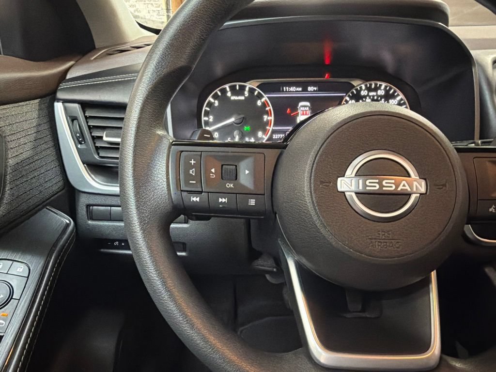 Used 2023 Nissan Rogue SV AWD/4WD image 17