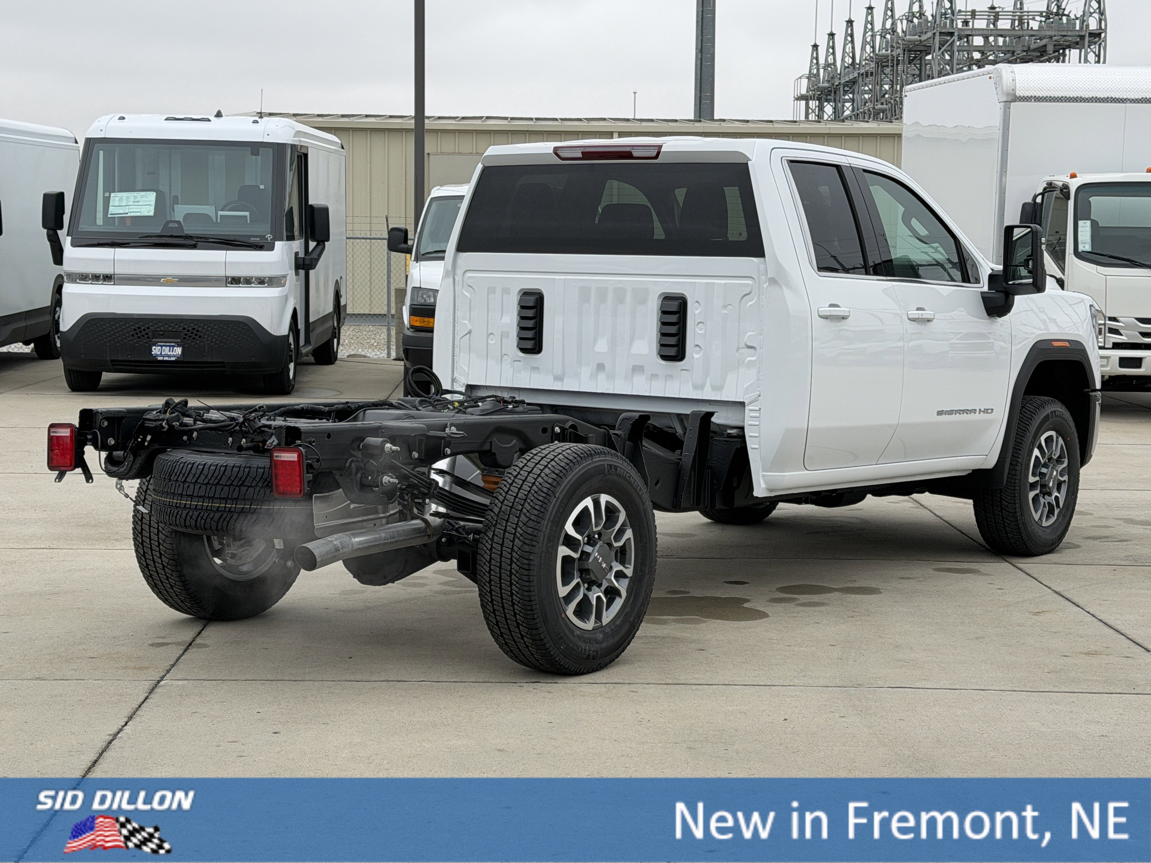 New 2026 GMC Sierra 3500 SLE w/ SLE Convenience Package image 4