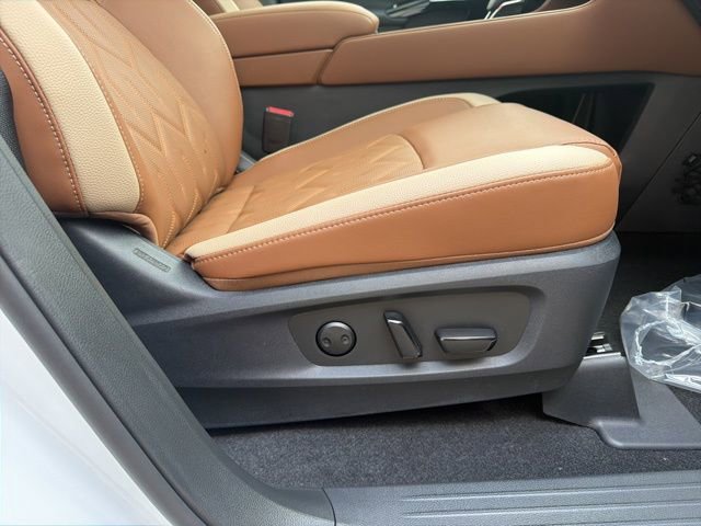 New 2026 Nissan Pathfinder Platinum image 23