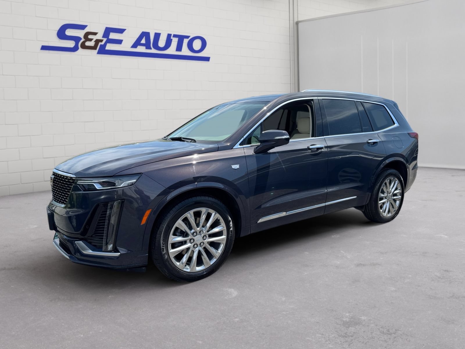 Used 2024 Cadillac XT6 Premium Luxury AWD/4WD image 1