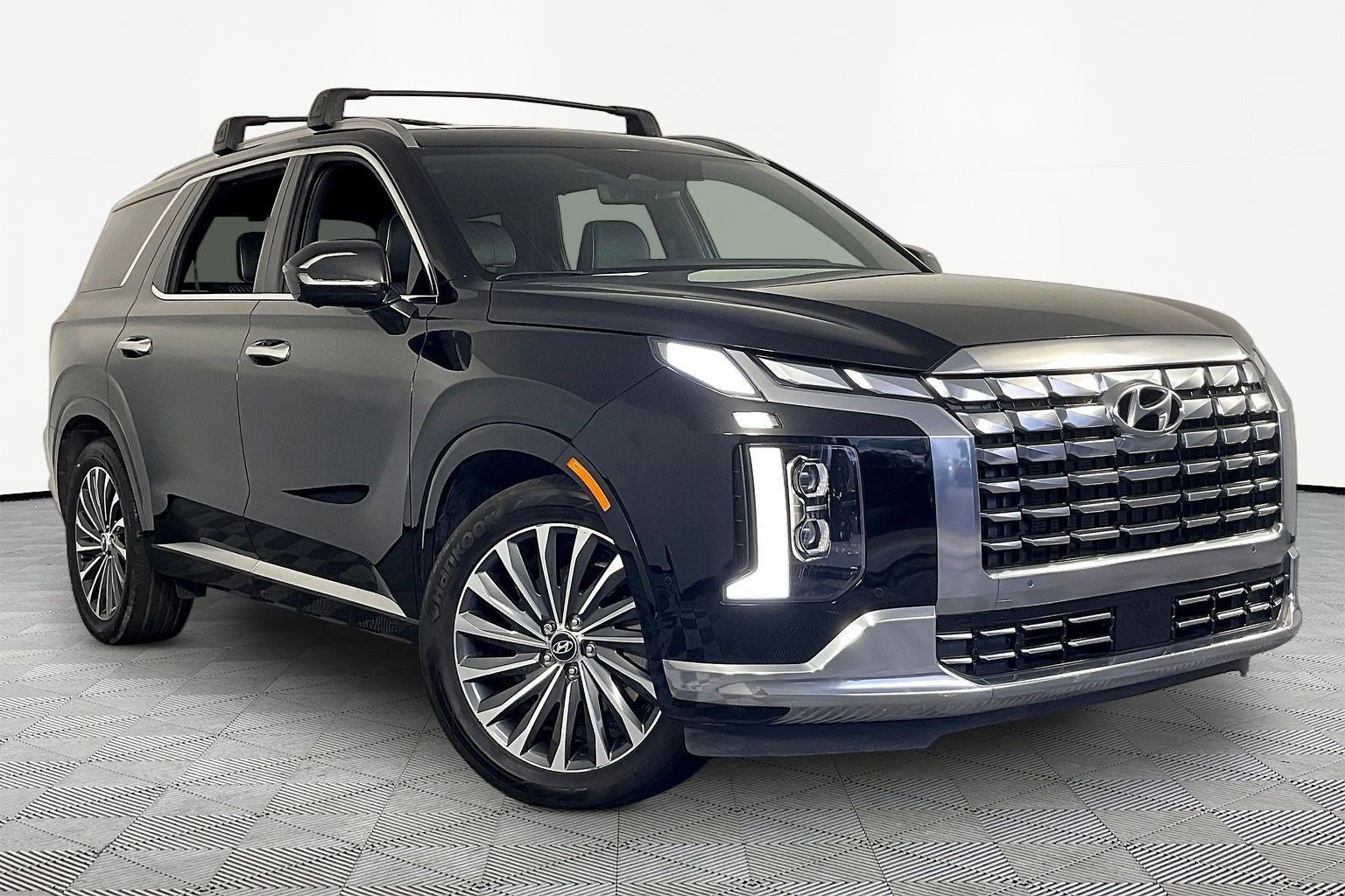 Used 2024 Hyundai Palisade Calligraphy FWD image 3