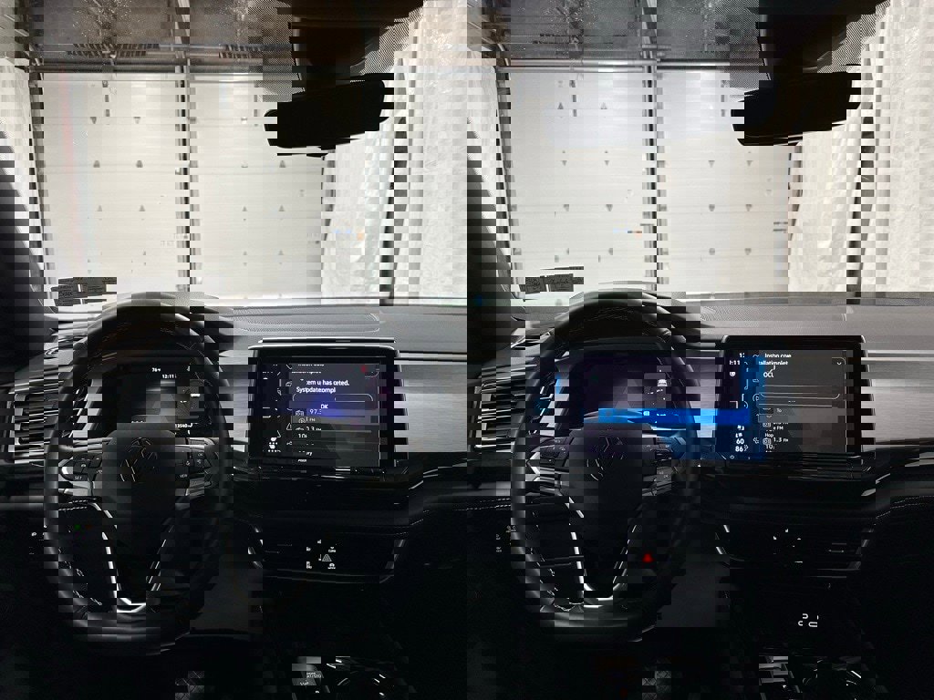 Used 2025 Volkswagen Atlas Cross Sport SE image 17