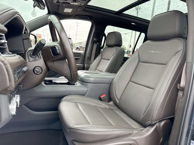 Used 2022 GMC Yukon XL Denali w/ Advanced Technology Package AWD/4WD image 11