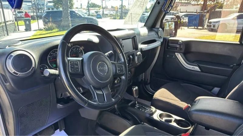 Used 2018 Jeep Wrangler Unlimited Sahara w/ Connectivity Group image 10