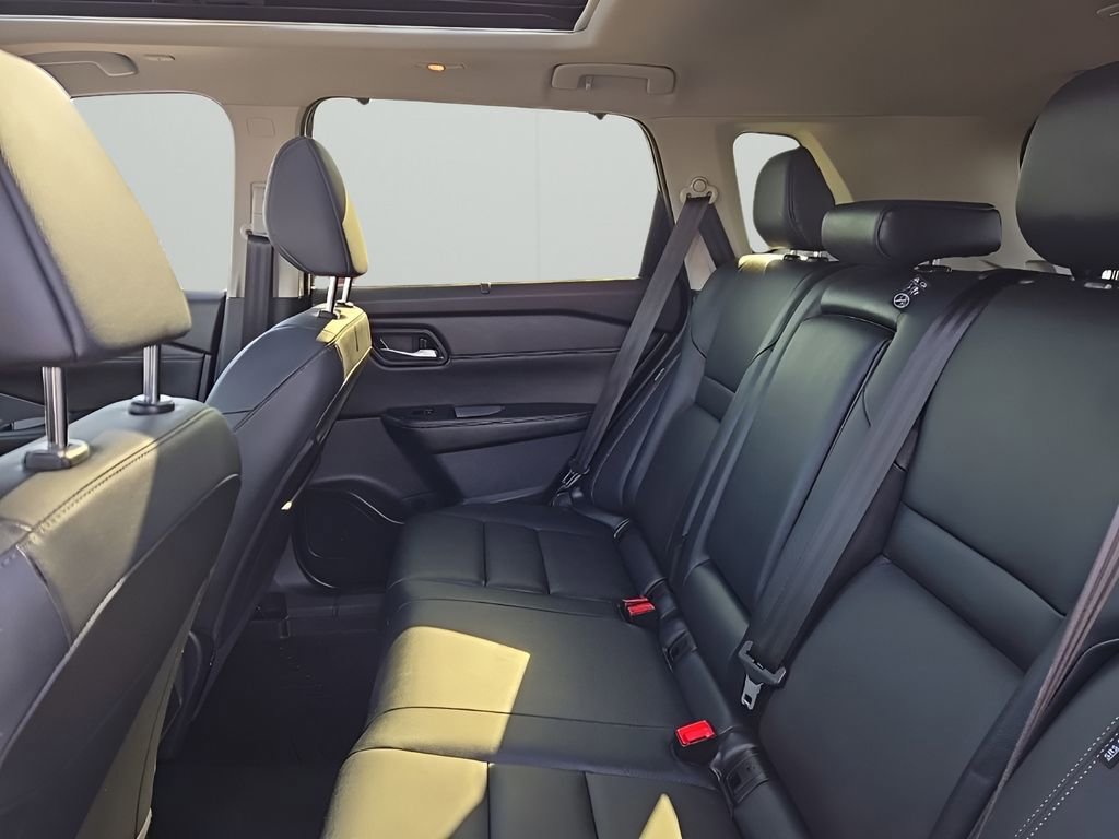 Used 2025 Nissan Rogue SL w/ SL Premium Package image 12