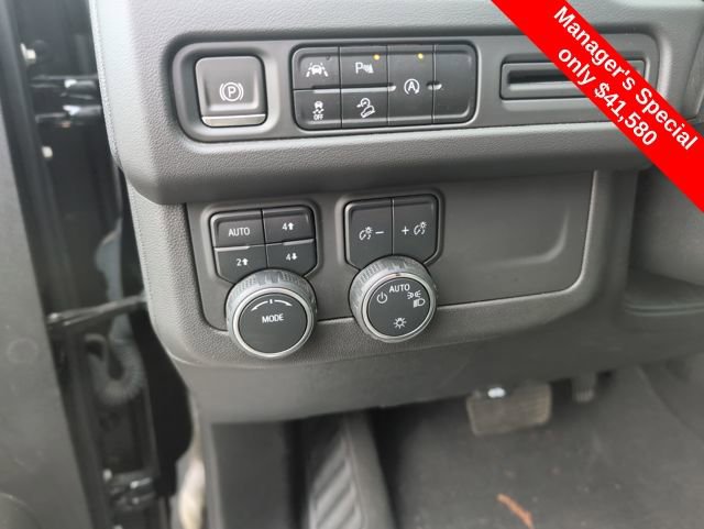 Used 2023 Chevrolet Suburban Premier image 16