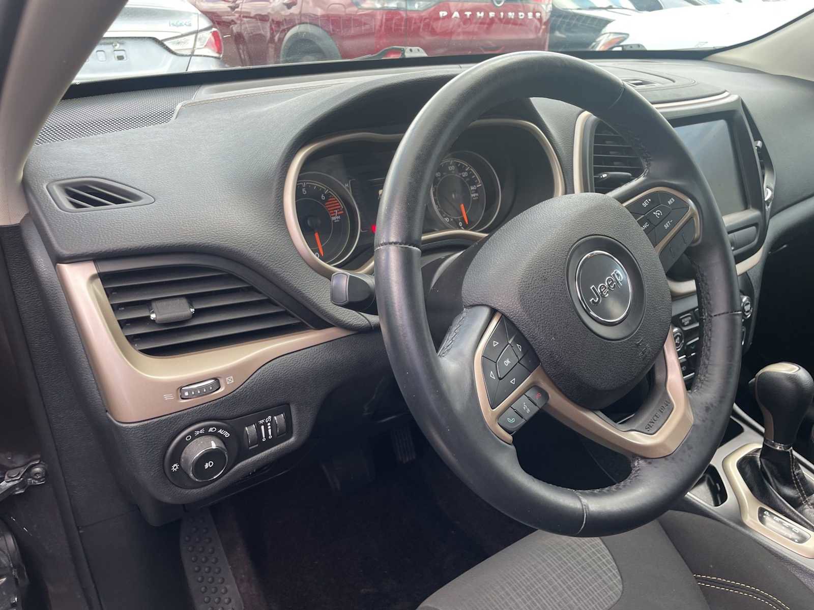 Used 2016 Jeep Cherokee Latitude FWD image 5