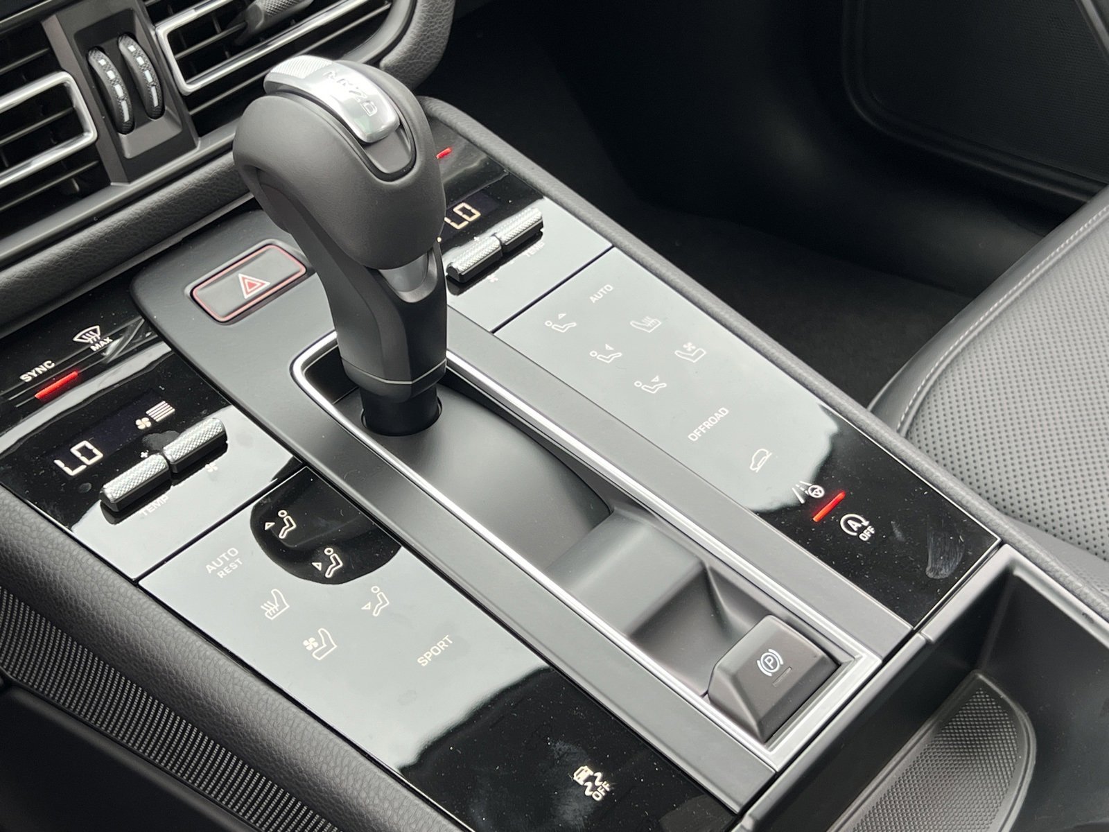 New 2026 Porsche Macan image 28