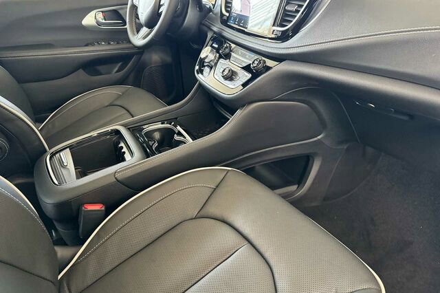 New 2026 Chrysler Pacifica Limited w/ S Appearance Package image 14
