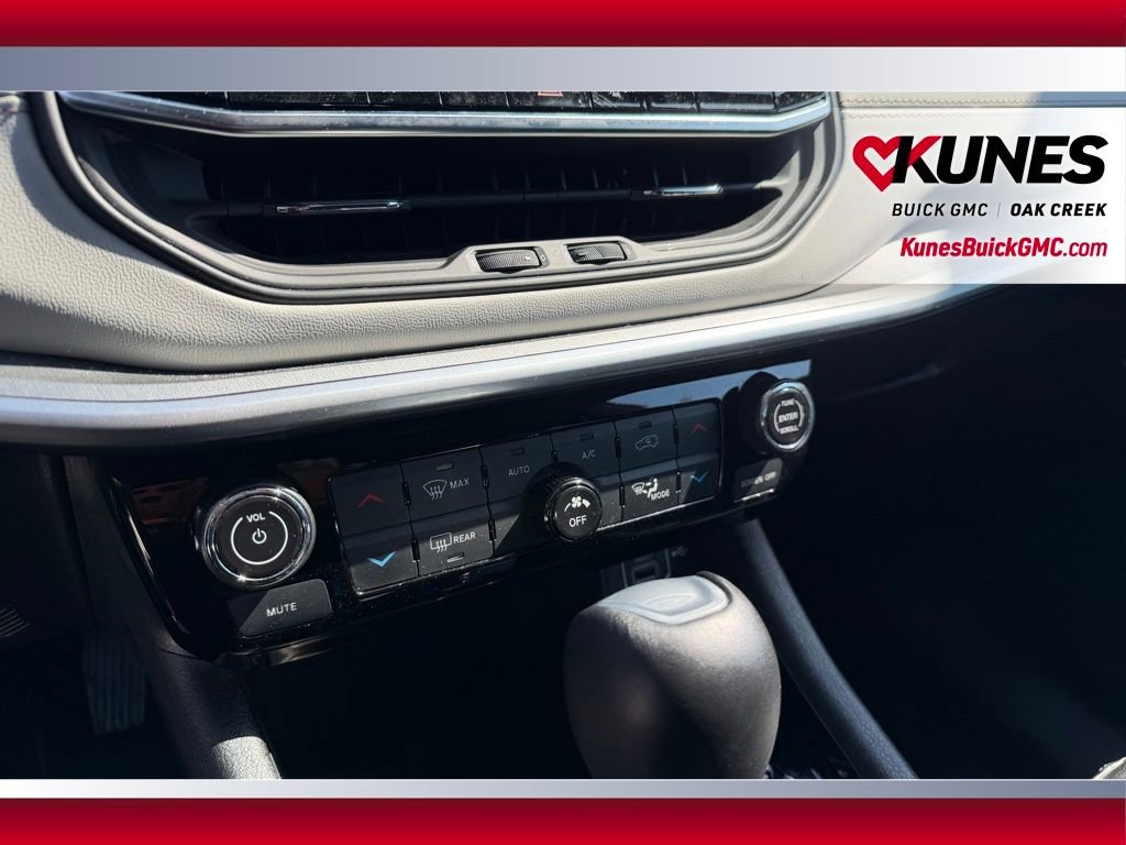 Used 2025 Jeep Compass Limited image 14