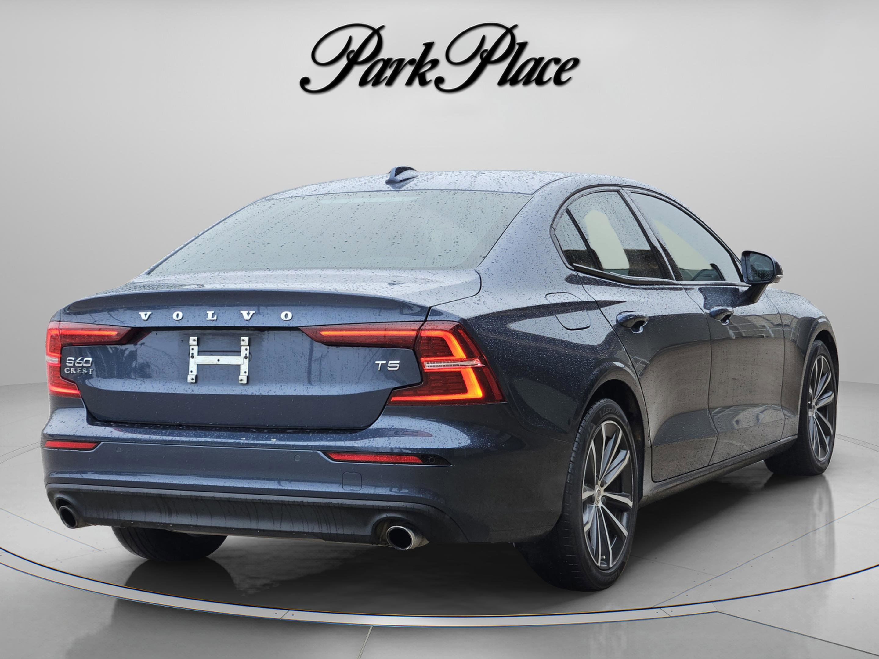 Used 2021 Volvo S60 T5 Momentum w/ Premium Package image 6