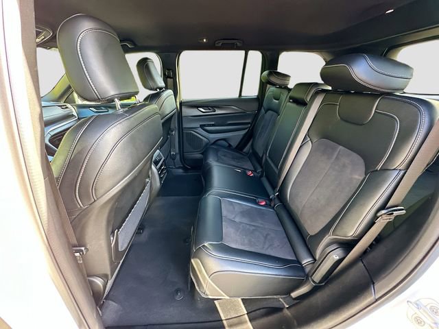 Used 2024 Jeep Grand Cherokee Altitude image 23