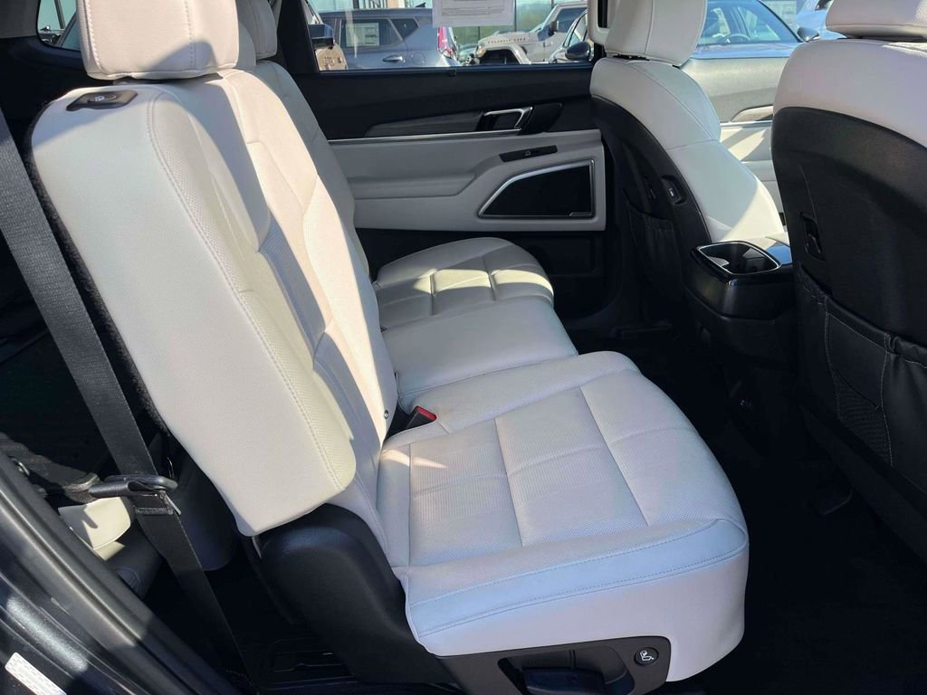 Used 2022 Kia Telluride EX w/ Towing Package image 10