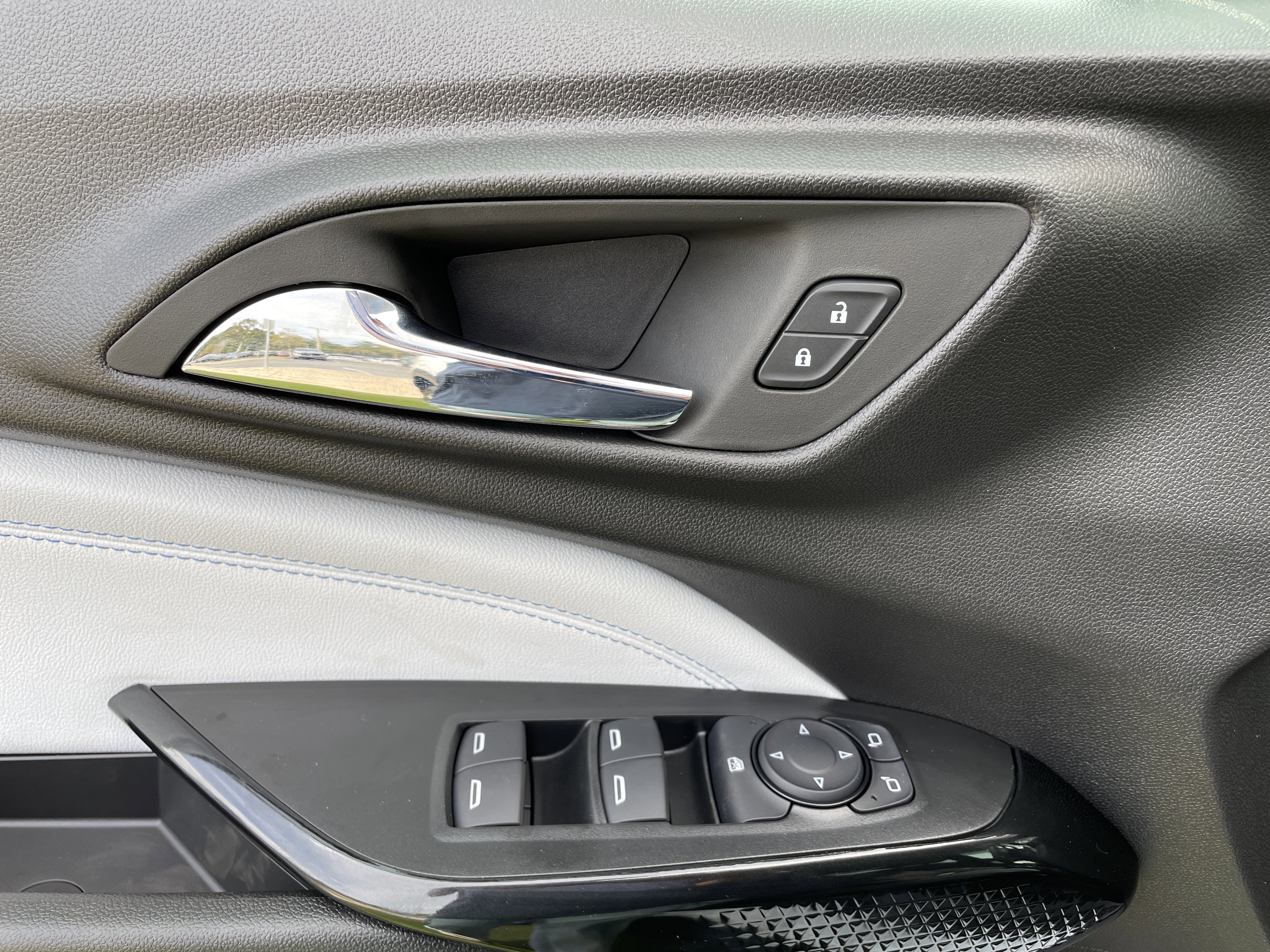 New 2025 Chevrolet Trax LT w/ Driver Confidence Package image 10