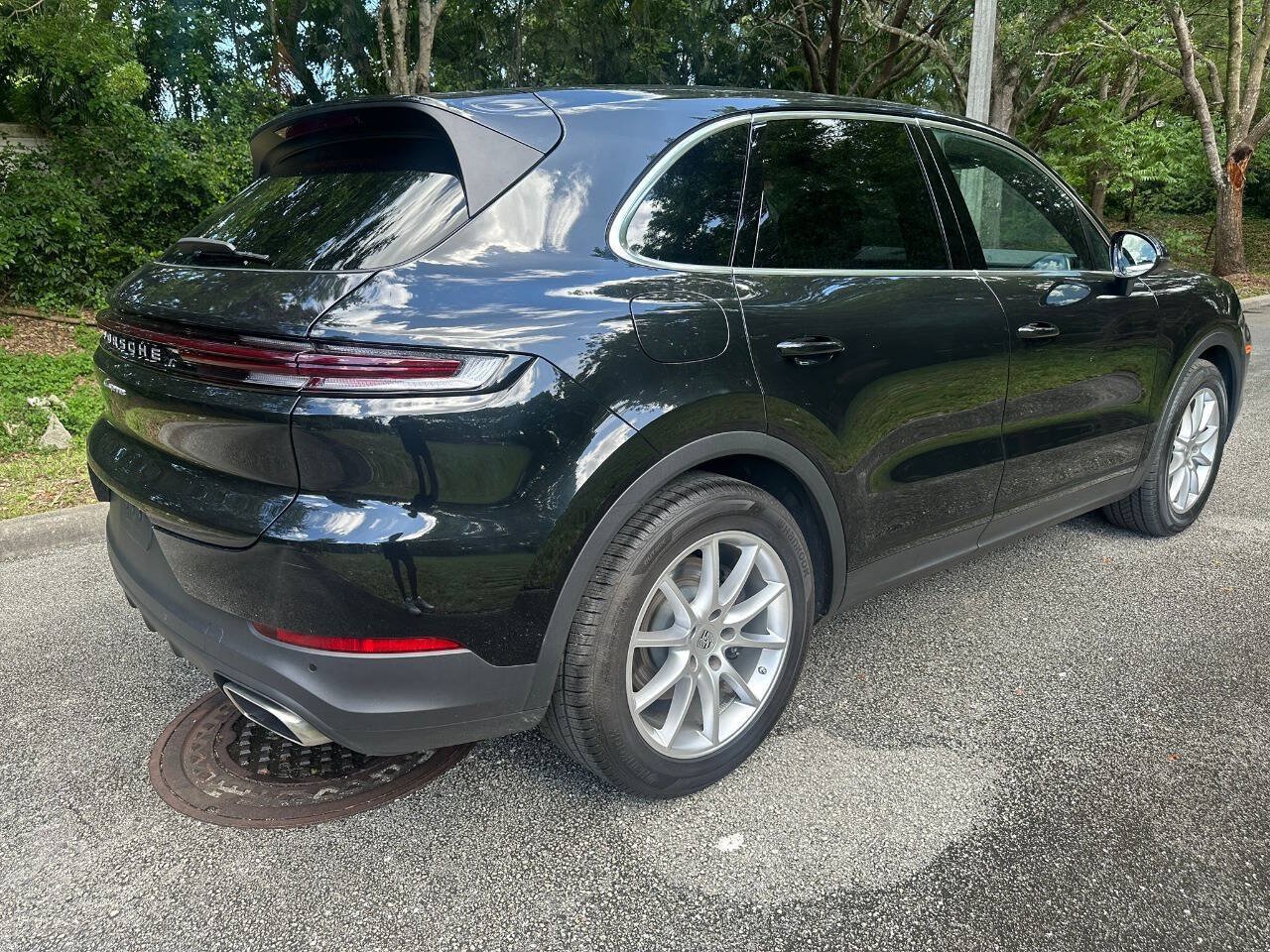 Used 2024 Porsche Cayenne AWD/4WD image 7