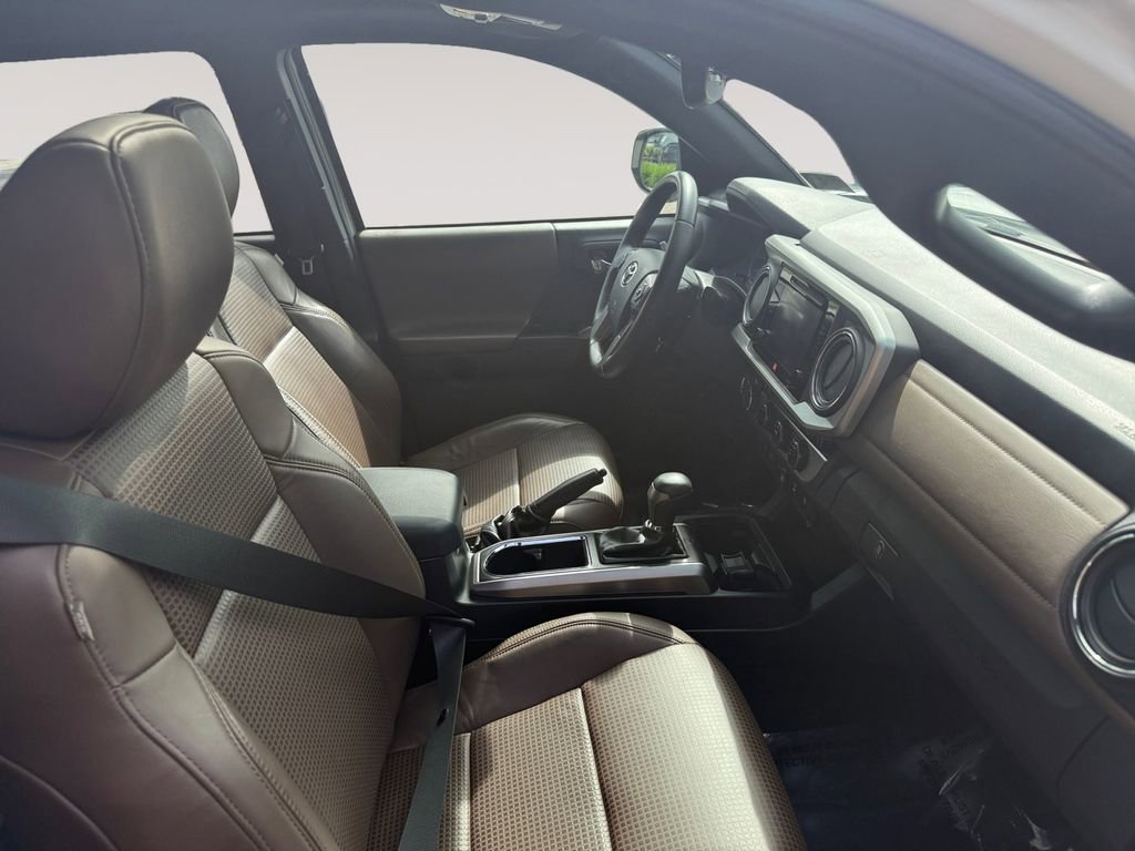 Used 2018 Toyota Tacoma Limited AWD/4WD image 15