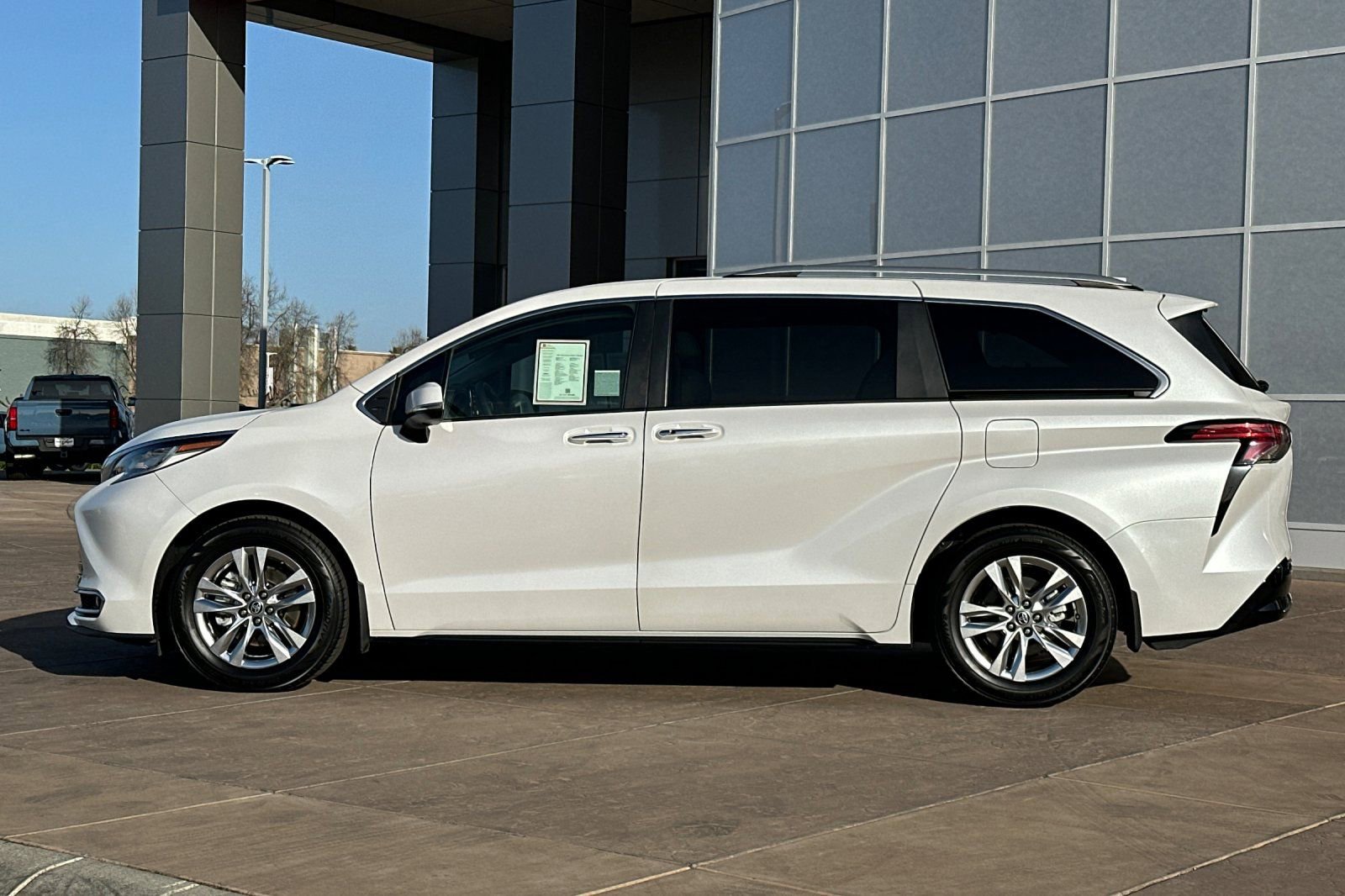 Certified 2023 Toyota Sienna Limited image 8