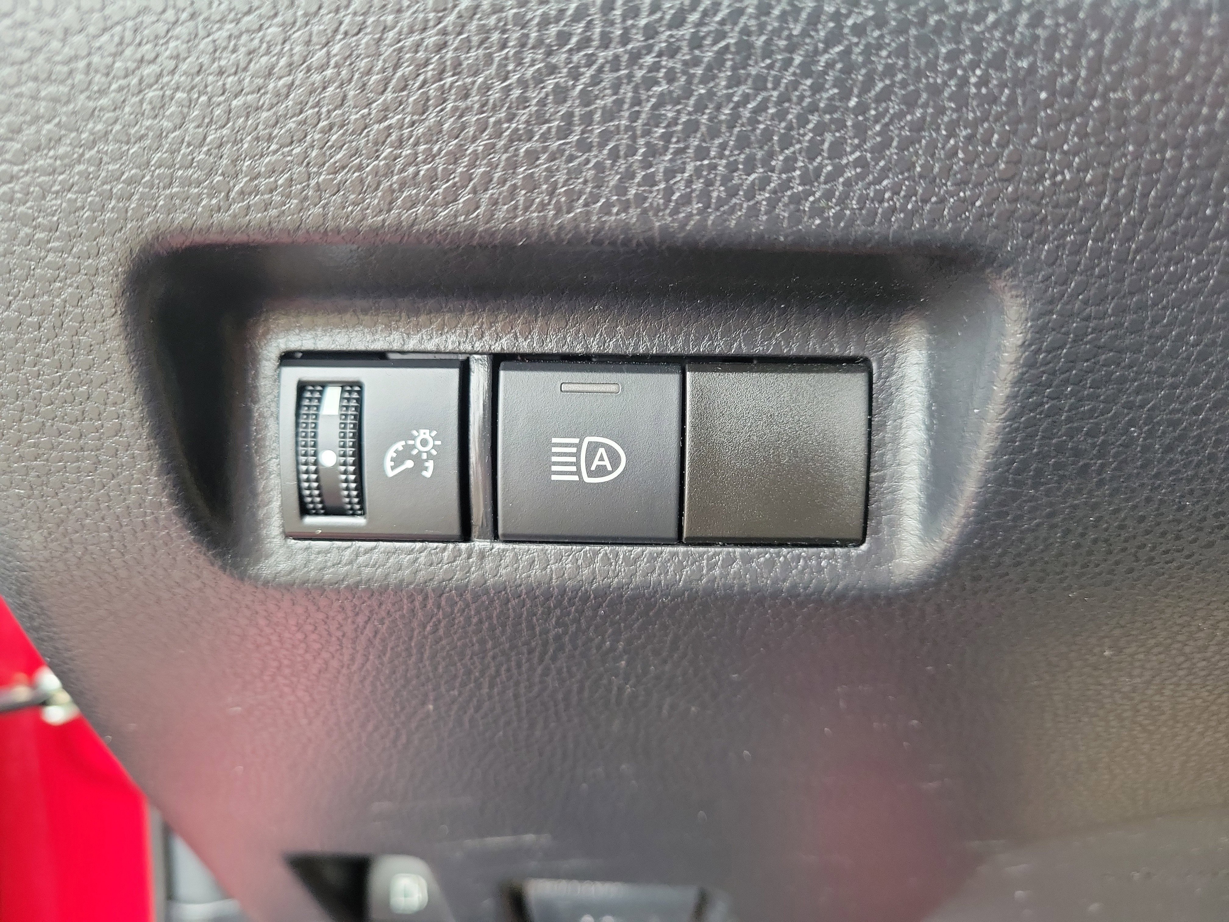 Used 2021 Toyota RAV4 LE image 20