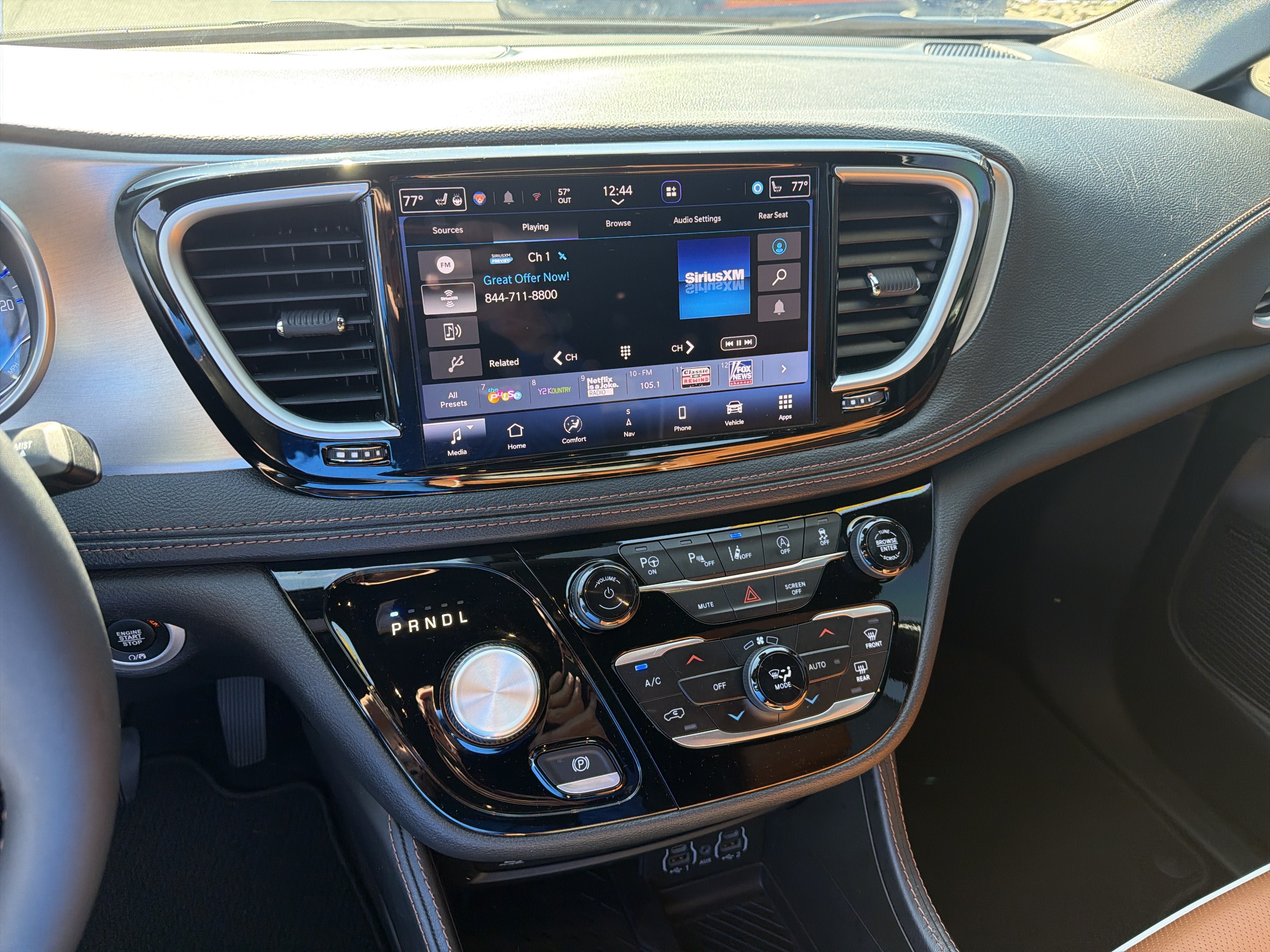 Used 2025 Chrysler Pacifica Pinnacle FWD image 33